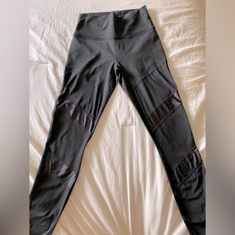 Powerhold cutout leggings